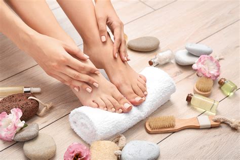 Manicure + Pedicure - Nail It! | Beauty Lounge