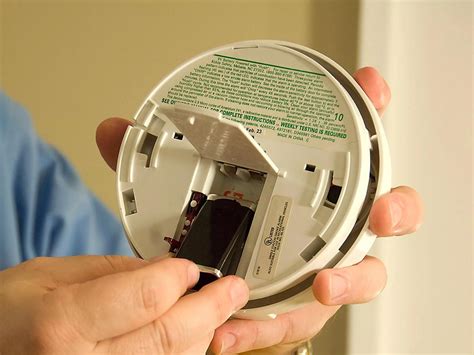 How To Change The Battery In A CPI Smoke Detector | Storables