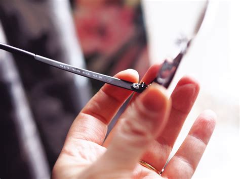 How to spot fake Ray-Ban sunglasses +get £10 off an authentic Pair ...
