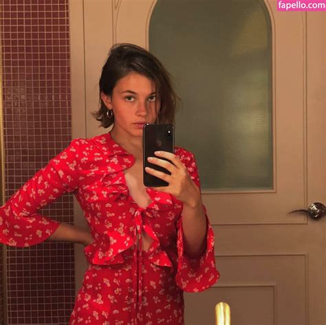 Cailee Spaeny nude photo #0001