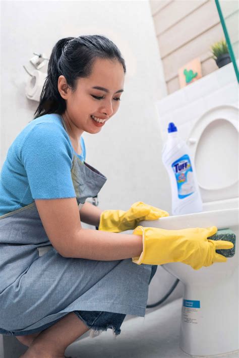 How to Use Toilet Bowl Cleaner: Top Tips from Tuff Toilet Bowl Cleanser ...