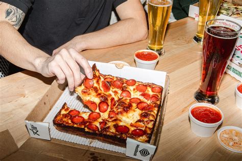 Uncle G's Pizza — A Studio