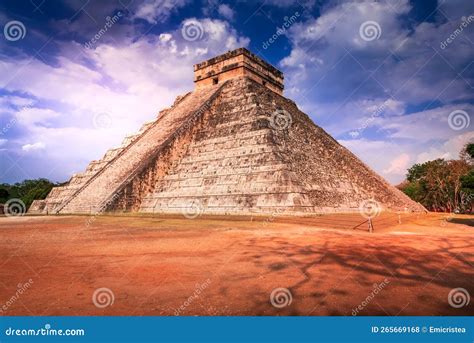 Chichen Itza, Mexico - Kukulcan, Famous Pyramid El Castillo. Maya ...