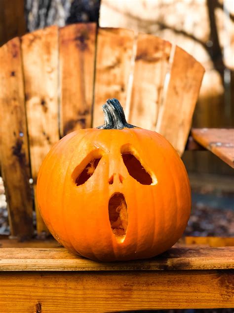 Simple Pumpkin Face Carving: Easy and Fun Halloween DIY