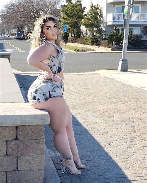 Instagram's Cake Machine | Kurvige outfits, Outfit, Mollig