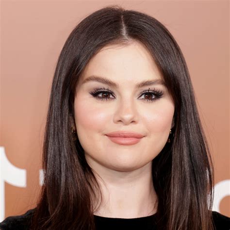 Selena Gomez Without Makeup Photo Shoot