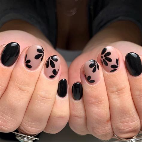 30 Latest Short Rounded Nail Ideas To Try In 2024! | Black nail designs ...