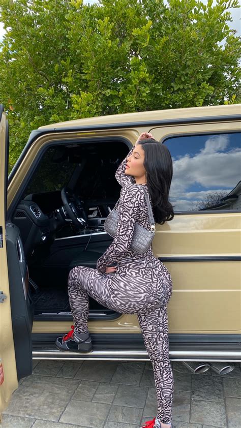 Kylie Jenner : r/jerkofftoceleb