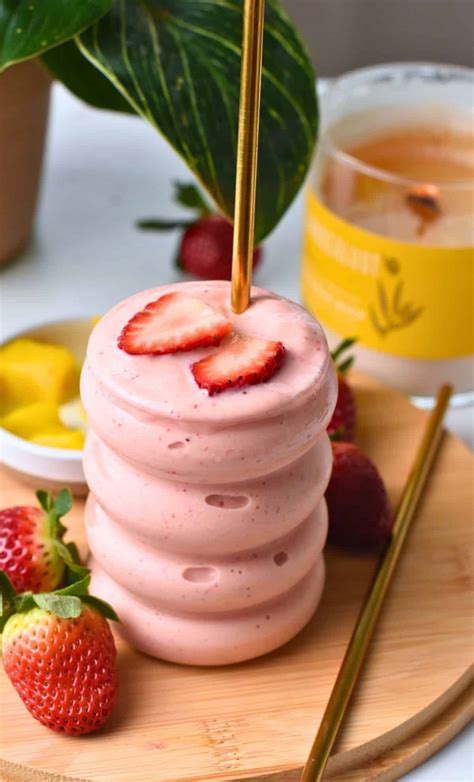 Mango Strawberry Smoothie (18g Protein, No Protein Powder!) - The ...