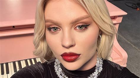 Luísa Sonza eleva a temperatura ao surgir dançando de biquíni