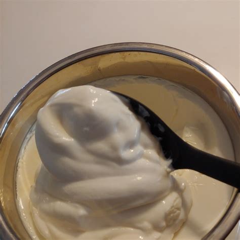 Instant Pot yogurt recipe with 2 ingredients. Make yogurt in Instant ...