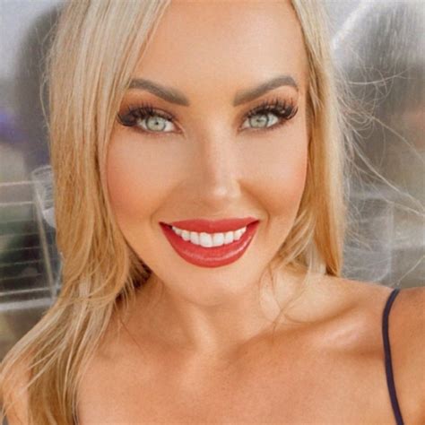 Christina Riordan (@xtinariordan) | Snapchat Stories, Spotlight & Lenses