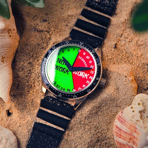 たしかにこれはスポンジ・ボブだわ!スピニカーのコラボ時計が世界観をしっかり再現 | GoodsPress Web