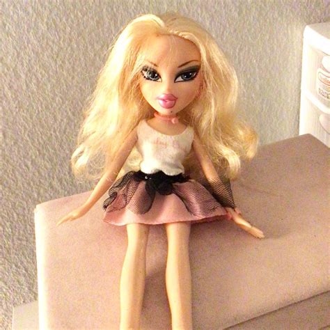 🎀 EARLY 2000s RARE VINTAGE PINK CHLOE BRATZ DOLL!... - Depop