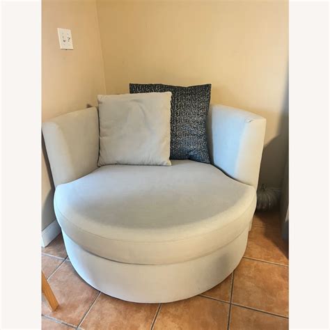 Round Sofa Chair - AptDeco