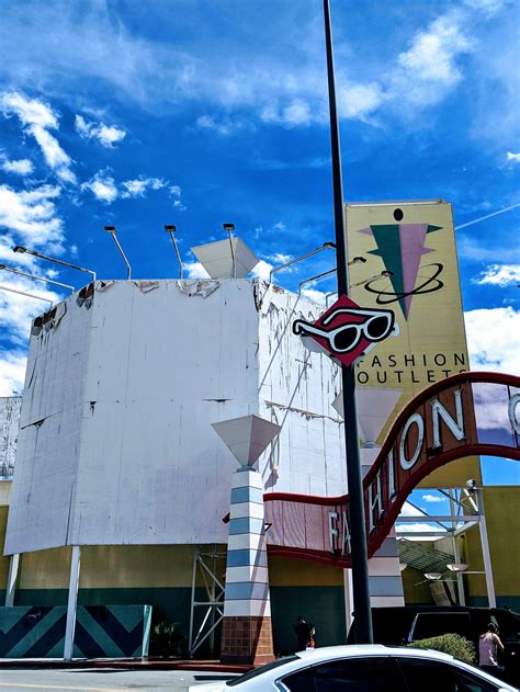Fashion Outlets of Las Vegas - Primm, NV : r/deadmalls