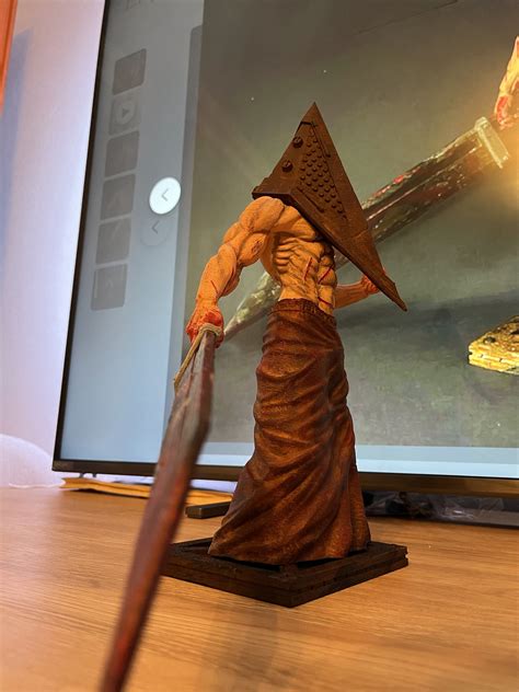 Silent Hill Figure Pyramid Head Figure Silent Hill Statue Pyramid Head ...