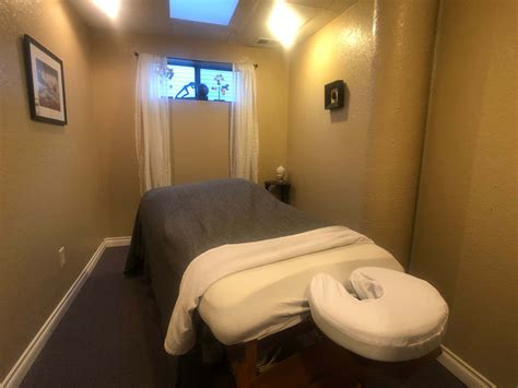 Download A Room With A Massage Table And A Window | Wallpapers.com