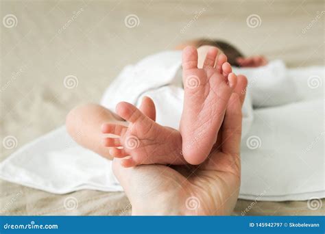 Newborn Quivering Legs at Meagan Brown blog