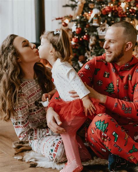 32 Charming Family Christmas Outfits Ideas For Holiday Photos
