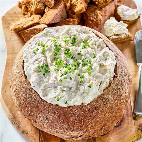 Vintage Rye Bread Dip: Easy Retro Appetizer with Dried Beef