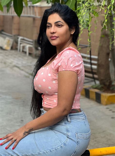 Reshma Pasupuleti big boobs photos - South Indian Actress