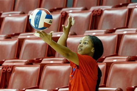 Meet Natalia Newsome, the SMU volleyball player with a higher vertical ...