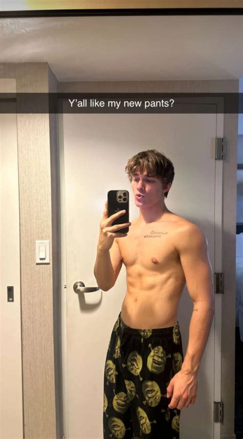 Hot celeb/Youtubers @shirtless-internet-boys - Tumblr Blog | Tumlook