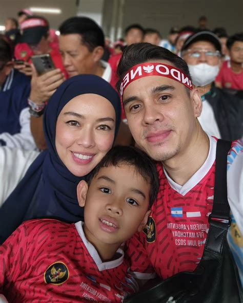 Married to Her Own Manager, 7 Rarely Seen Portraits of Aureli Beata ...