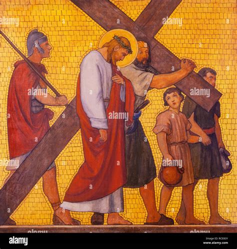 Simon of cyrene hi-res stock photography and images - Alamy