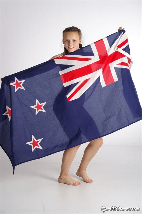 Marvel Charm Nika NZ 098 — Postimages