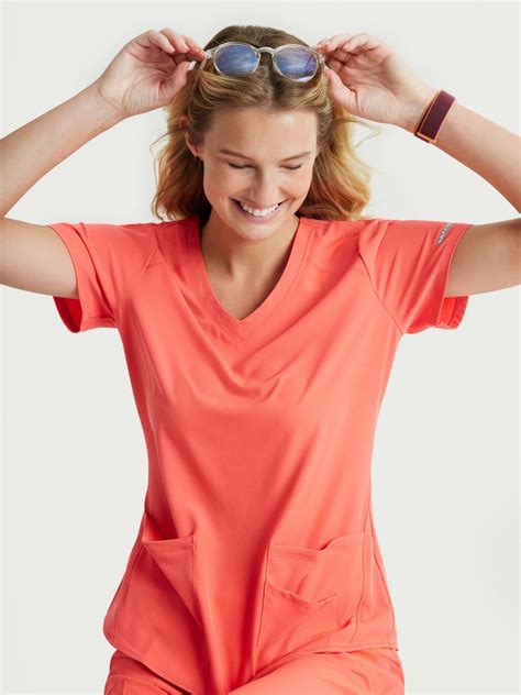 10 Best Scrub Brands 2024 - How to Pick the Best Scrubs?