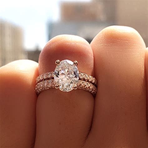 Oval Solitaire Engagement Rings