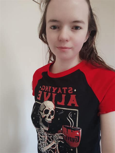 🥲small boobs need no bras : r/bralessconfessions