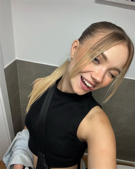 Flirty Julia - Instagram 21 September 2023 : r/Julia_Beautx