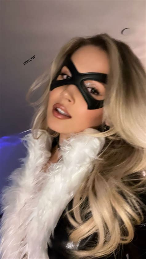 Kelli Berglund 10/31/2022 • CelebMafia