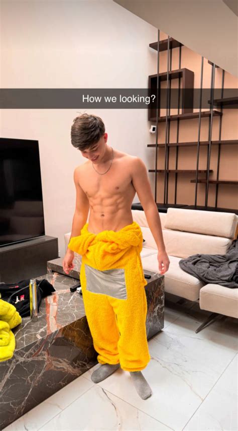 Hot celeb/Youtubers @shirtless-internet-boys - Tumblr Blog | Tumlook