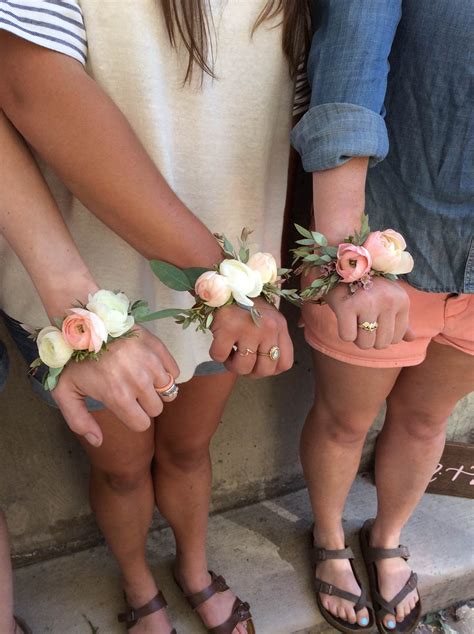 Flowers That Go On Your Wrist For Prom at Will Rochelle blog