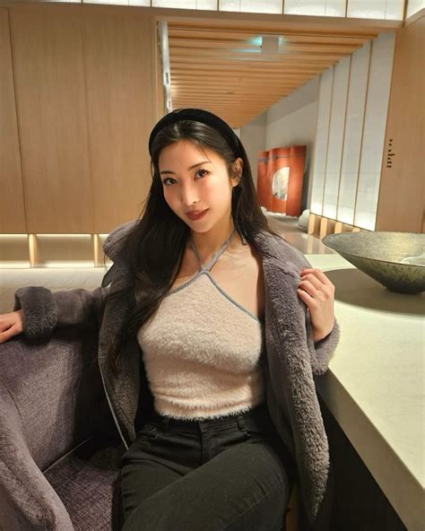 Emiri Momota Content Update Files & Photos #917