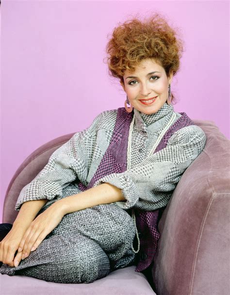 Annie Potts Design Feminino Annie Potts Designing Women Hi Res Stock
