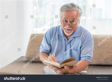 242,055 Asian old man 图片、库存照片和矢量图 | Shutterstock