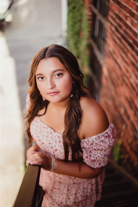 7 Creative Ideas for Senior Photos in Urban Locations - Kelly McPhail ...