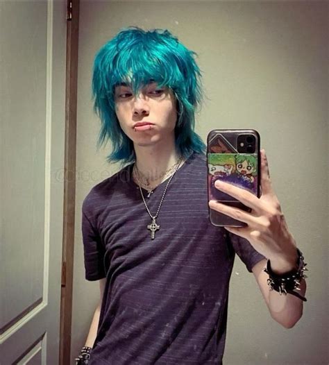 Pin by Naveen🕺 on My Pins | Hair inspiration short, Punk hair, Scene hair