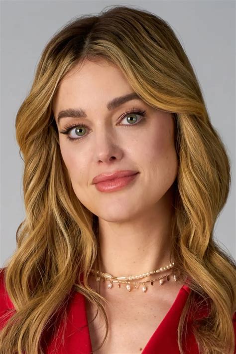 Ashley Newbrough biographie, news, photos, vidéos et avis