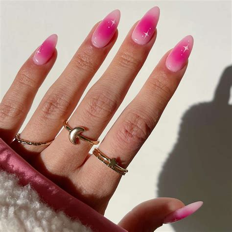 Airbrush Nails Are Shockingly Easy to DIY—Here's How to Do It