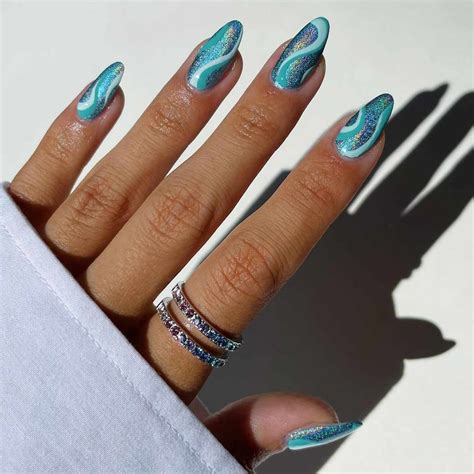 These 19 Beach Nail Ideas Are a Vacation for Your Fingertips