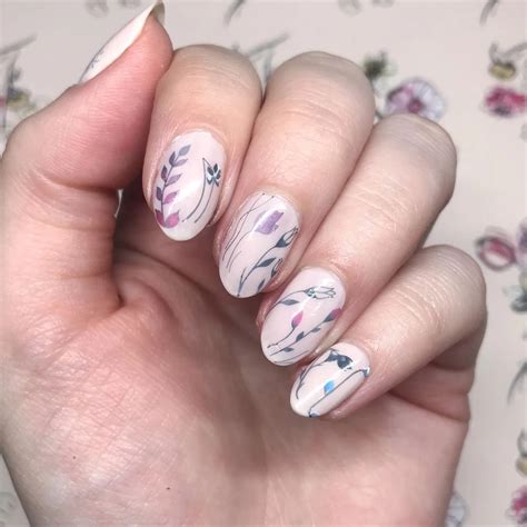 35 Best White Almond Nail Designs Ideas - Trendy Canva