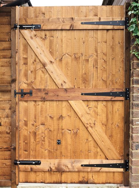 Learn how to build a decorative cedar wooden gate for your yard that ...