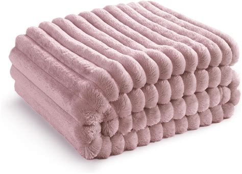Amazon.com: Bedsure GentleSoft Pink Fleece Blanket for Couch - Cozy ...