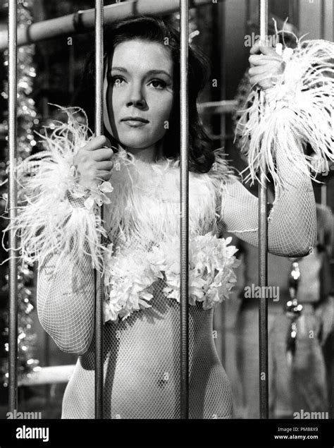 Diana rigg Banque de photographies et d'images à haute résolution - Alamy